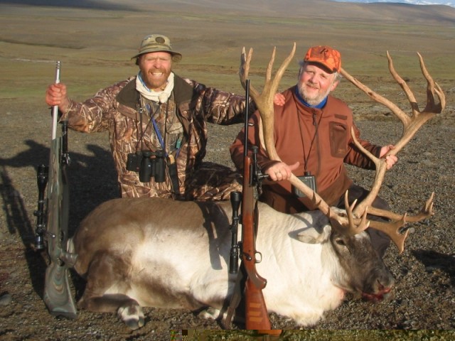 Leisögumaðurinn var svo montinn af veiði Guðna að hann tróð sér með inn á myndina!!!