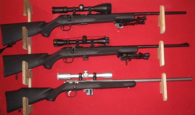 Marlin settið hans sér nafna, efst cal. 17 VMR í miðið cal. 22 lr. neðst 22 HMR eða magnum eins og hann var kallaður í gamla daga.