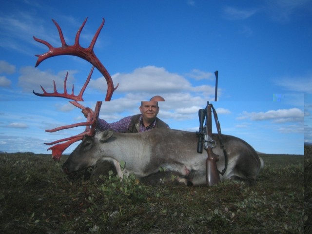 Andras Mester með vænan tarf, 107 kg. og glæsilegt trophy.
