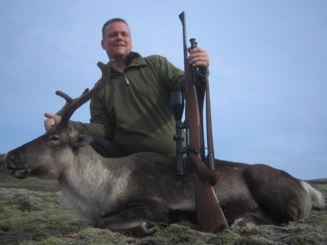 Guðmundur við kúna á Bótarbrúnunum, enn sannast hið fornkveðna ,,ekki er sopið kálið þó í ausuna sé komið&quot;..........