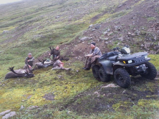 Búið að koma skrokkunum að hjólina til Aðalsteins en þá var kvöldsett orðið.