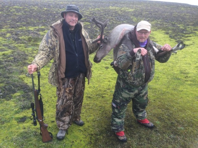 Sigmar hafði mág sinn til burðar og batt upp á hann kúna.......