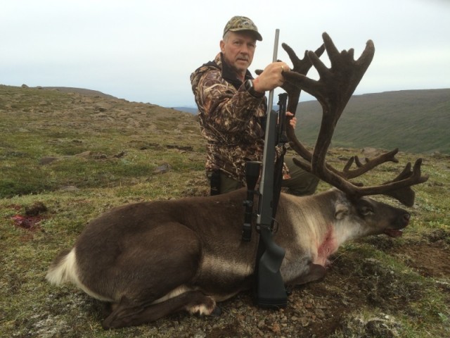 Pálmi Árni Gestsson kampakátur við tarfinn.