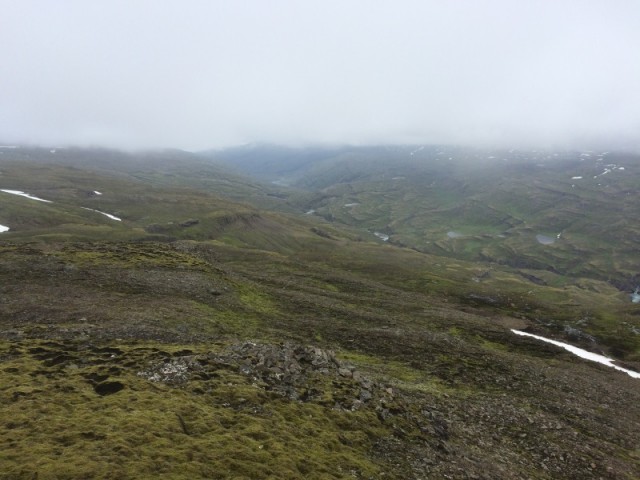Eftir vel heppnaðann veiðidag er við hæfi að virða fyrir sér úrsýnið, hér sér yfir Hamarsdalinn af Múlanum milli Ytribótar og Vesturbótar.