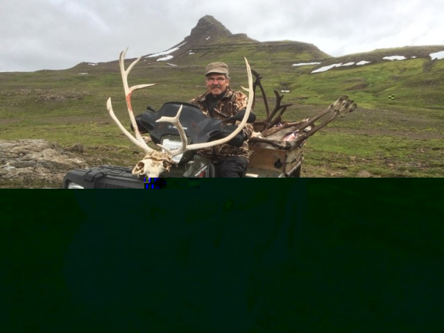 Veiðimaður Eiðs Gísla, Jón Víðir pratinn með veiði dagsins á sexjhólinu.