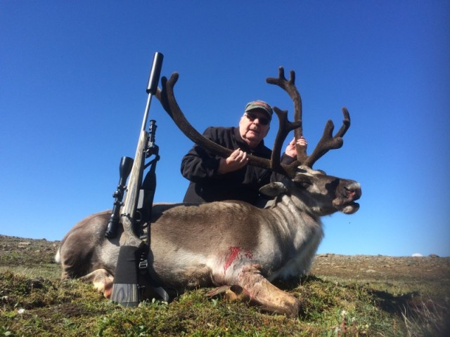 Ólafur við Þórisstaðakvísl með tarfinn.