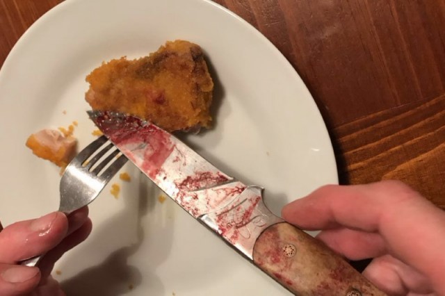 Þegar heim er komið er gott að fá kótilettur í raspi.