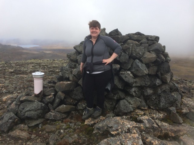 Að sjálfsögðu var tækifærið notað og skrifað í gestabókina á toppi Hnefilsins.