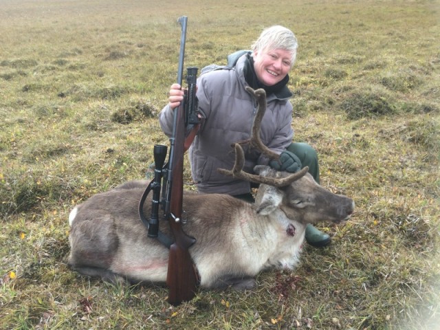 Inga Fanney með hálsskotna kúna.