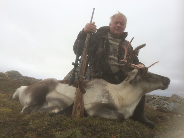 Guðmundur með uppstillta brosandi kúna.