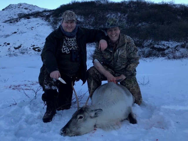 Brynjar stillti leiðsögumanninum upp ásamt bráðinni, heilög þrenning þar á ferð.