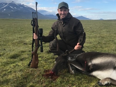 Freyr með sína kú.