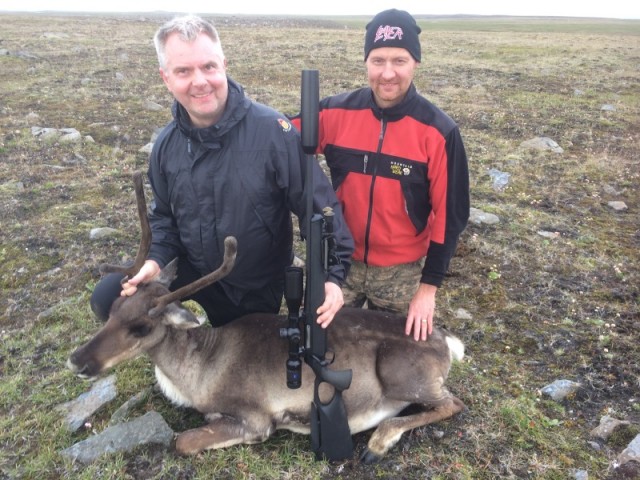 Ingvar fékk að kíkja inn á myndina með Jóni Ágúst.