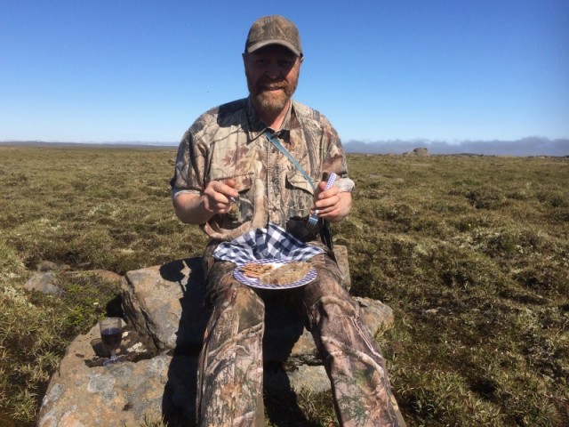 Þegar veiðin var búin var dúkað borð fyrir kallinn.