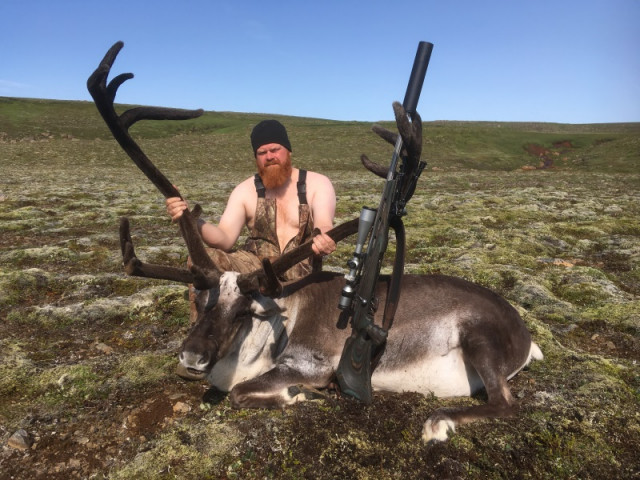 Aðalsteinn við tarfinn.
