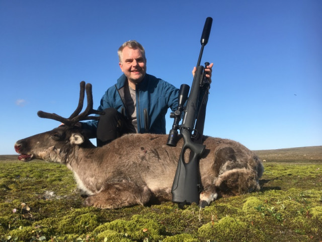 Jón Ágúst með sína kú.