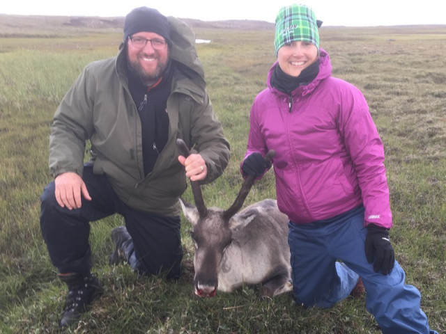 Kanadísku hjónin Martin og Patricia fengu að stilla sér upp mað íslenskri bráð.