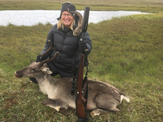 Anna stolt á hefðbundinni trophy mynd.