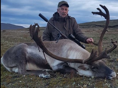 Miroslav Kaplan við tarfinnn.