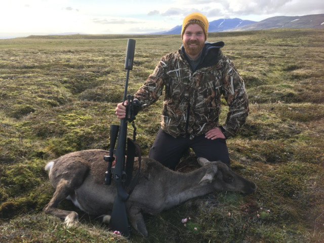 Húni Hlér við sína simlu og var hún kollótt.