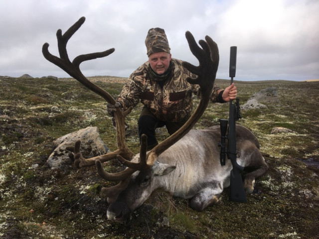 Grétar við tarfinn.