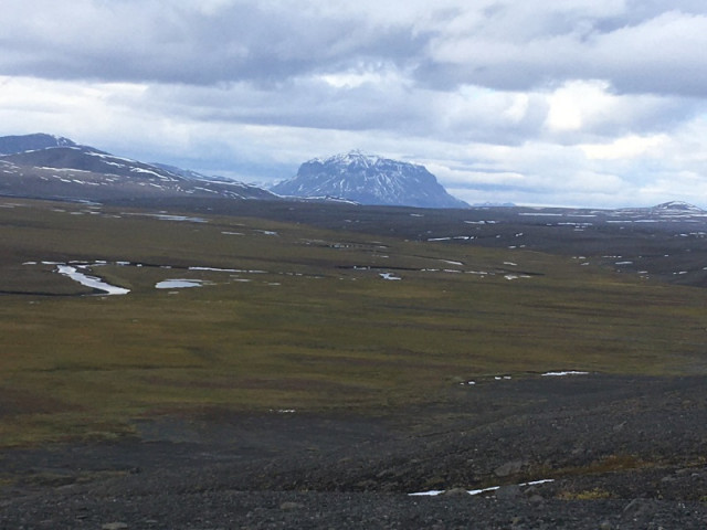Það er fallegt á Fagradalnum, með Herðubreið í Bakgrunni.