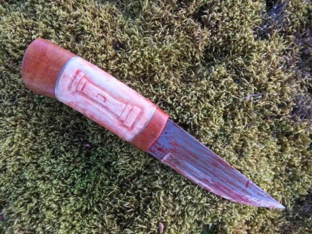 Þennan hníf smíðaði Sigurður Ananíasson vinur minn og færði mér.