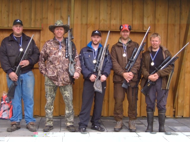 Verðlaunahafar á mótinu frá vinstri Kristján Berg Árnason flest hjörtu 2, Sigurður Aðalsteinsson 3 sæti, Elmar Logi Einarsson 1 sæti og flestir hreinar 10 eða fullt hús, Pálmi Skúlason 2 sæti og Dagbjartur Jónsson lengsta færi á drepin hrein.