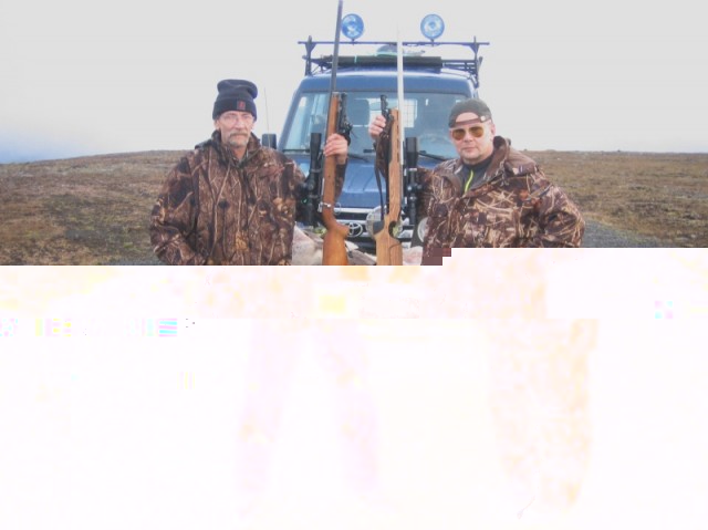 Kristmundur með metriffilinn og Magnús með Jalonen, dýrin komin í körfuna og Krúserinn tilbúinn að tölta heim á leið.