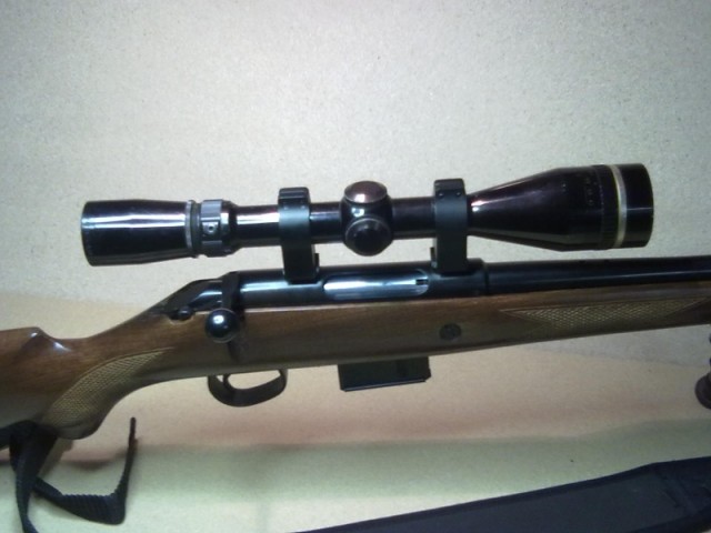 Norinco riffill. 223 cal. Kíkir Leupold 3,5-10x40 VARi xIII og tvö magasín.